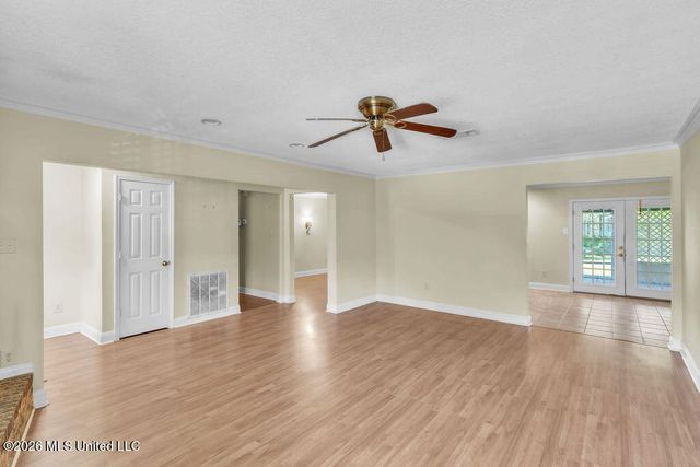 1513 Woodhaven Street, Pascagoula, MS 39581