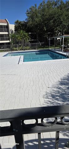 200 Lakeview Drive 212, Weston, FL 33326