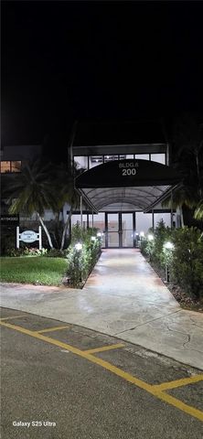 200 Lakeview Drive 212, Weston, FL 33326