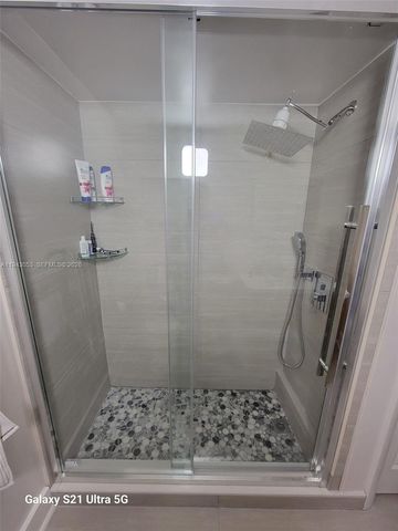 200 Lakeview Drive 212, Weston, FL 33326