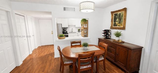 200 Lakeview Drive 212, Weston, FL 33326