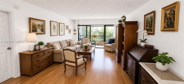 200 Lakeview Drive 212, Weston, FL 33326