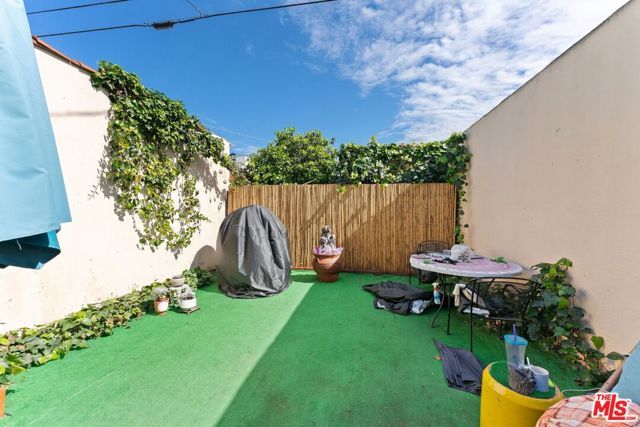 428 N Genesee Avenue, Los Angeles, CA 90036