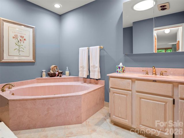 20 Clubside Drive, Asheville, NC 28804
