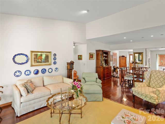 20 Clubside Drive, Asheville, NC 28804