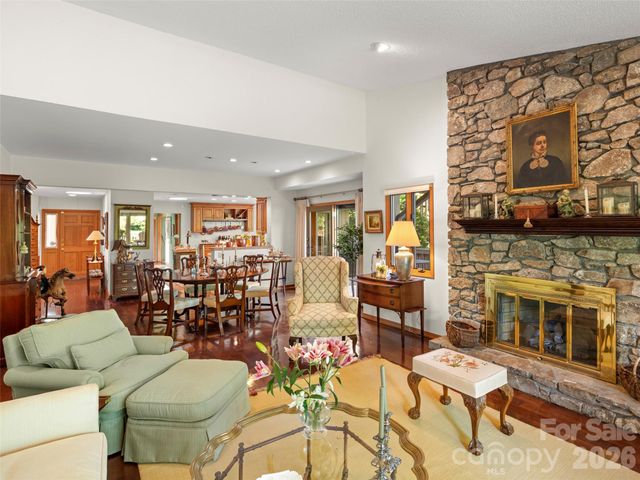 20 Clubside Drive, Asheville, NC 28804