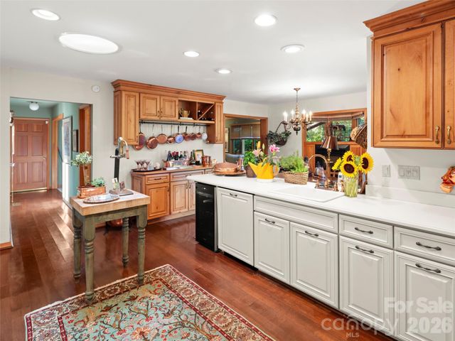 20 Clubside Drive, Asheville, NC 28804