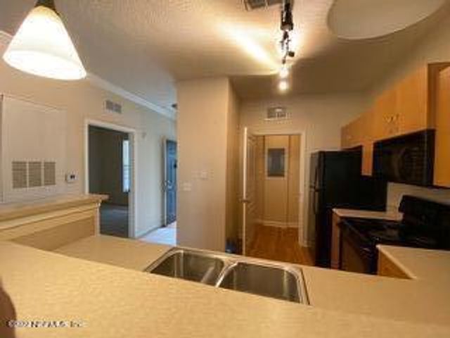 8290 GATE Parkway W 102, Jacksonville, FL 32216