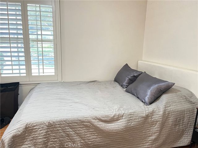 2440 Queensberry Road, Pasadena, CA 91104