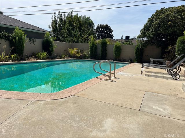 2440 Queensberry Road, Pasadena, CA 91104