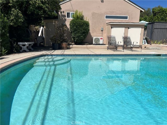 2440 Queensberry Road, Pasadena, CA 91104