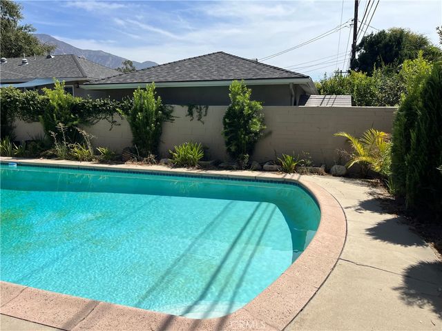 2440 Queensberry Road, Pasadena, CA 91104