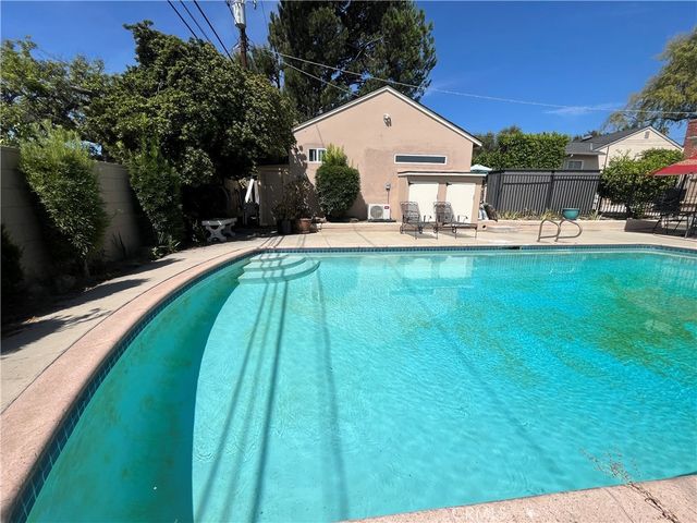 2440 Queensberry Road, Pasadena, CA 91104