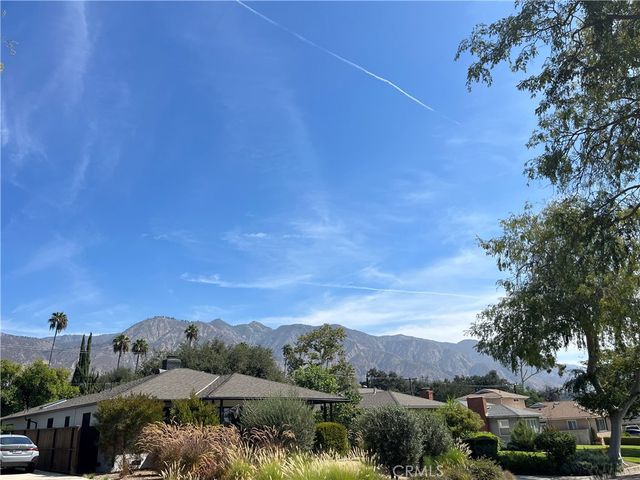 2440 Queensberry Road, Pasadena, CA 91104
