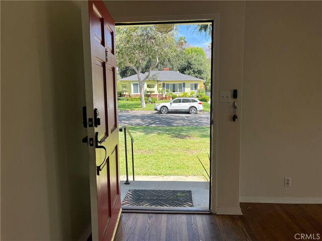 2440 Queensberry Road, Pasadena, CA 91104