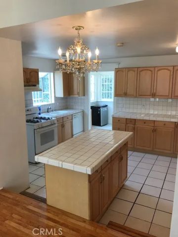 1624 S Gramercy, Los Angeles, CA 90019