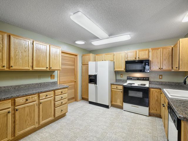 8746 Baxter Way, Inver Grove Heights, MN 55076