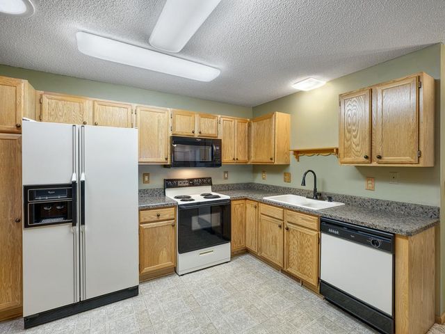 8746 Baxter Way, Inver Grove Heights, MN 55076