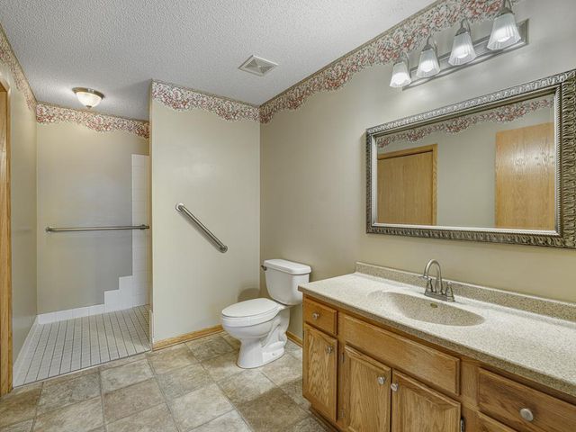 8746 Baxter Way, Inver Grove Heights, MN 55076