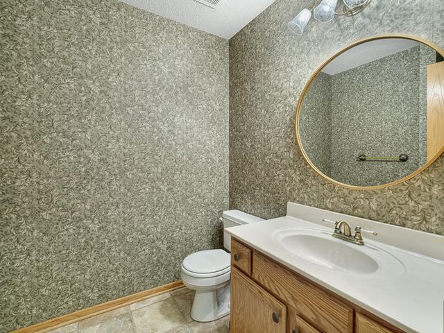 8746 Baxter Way, Inver Grove Heights, MN 55076