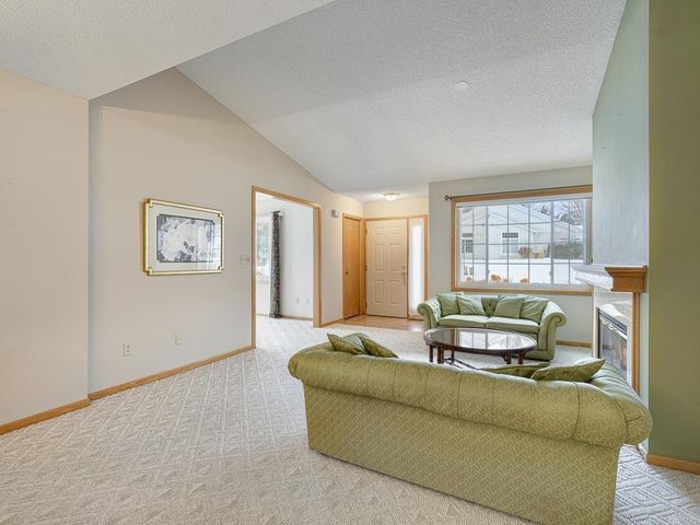 8746 Baxter Way, Inver Grove Heights, MN 55076