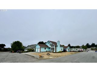 1302 ENGLISH Ct, Brookings, OR 97415