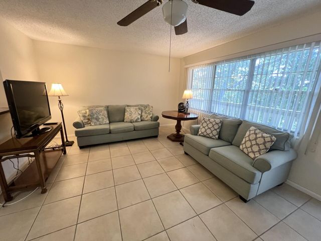 4023 Berkshire B 4023, Deerfield Beach, FL 33442