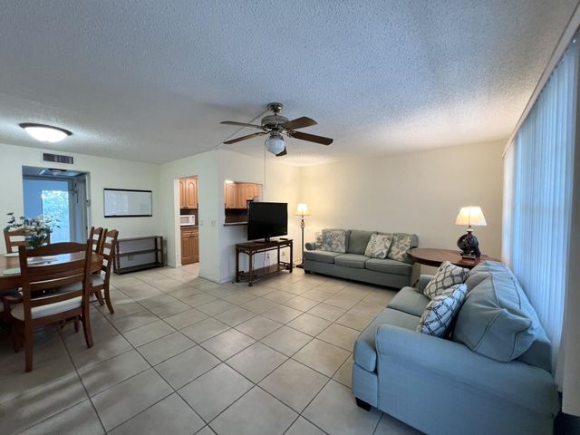 4023 Berkshire B 4023, Deerfield Beach, FL 33442