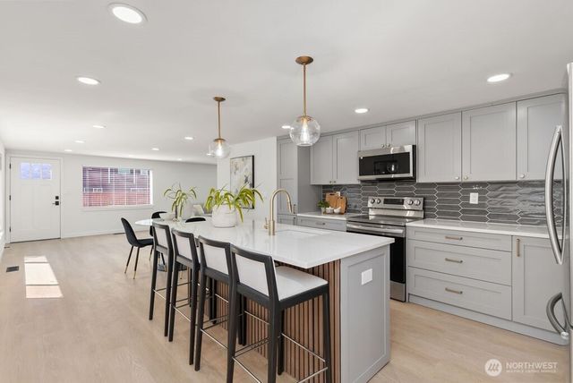 6226 NE 198th Street, Kenmore, WA 98028