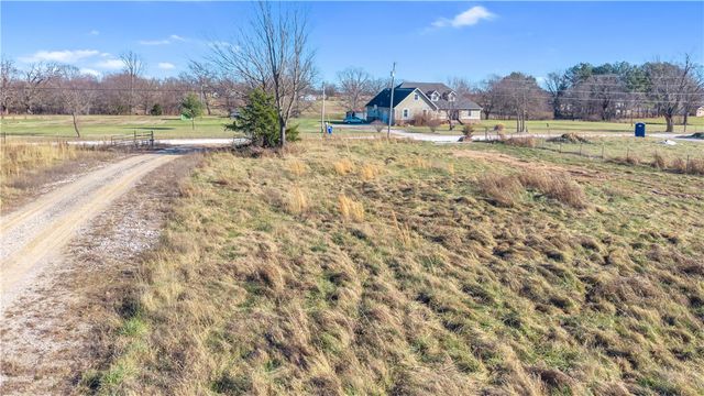 13575 White Oak Road, Fayetteville, AR 72704