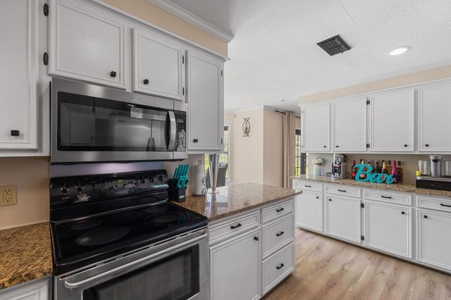 107 Chesterfield Rd., Hattiesburg, MS 39402