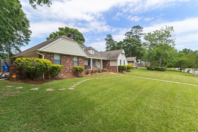 107 Chesterfield Rd., Hattiesburg, MS 39402
