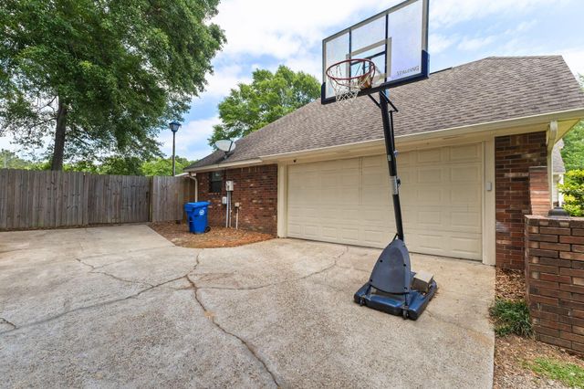 107 Chesterfield Rd., Hattiesburg, MS 39402
