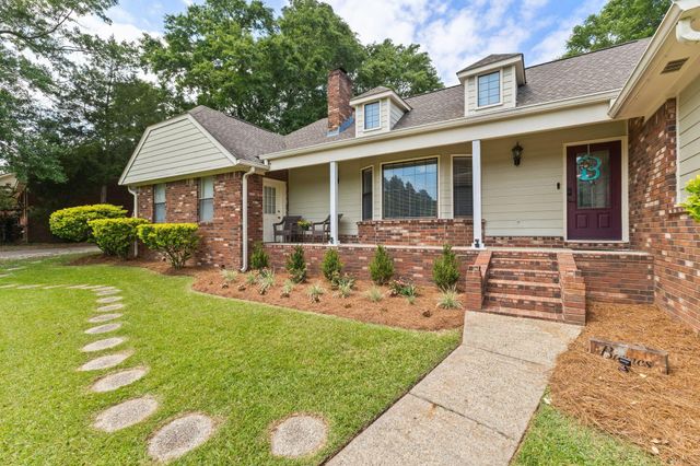 107 Chesterfield Rd., Hattiesburg, MS 39402