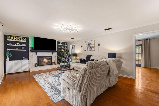 107 Chesterfield Rd., Hattiesburg, MS 39402