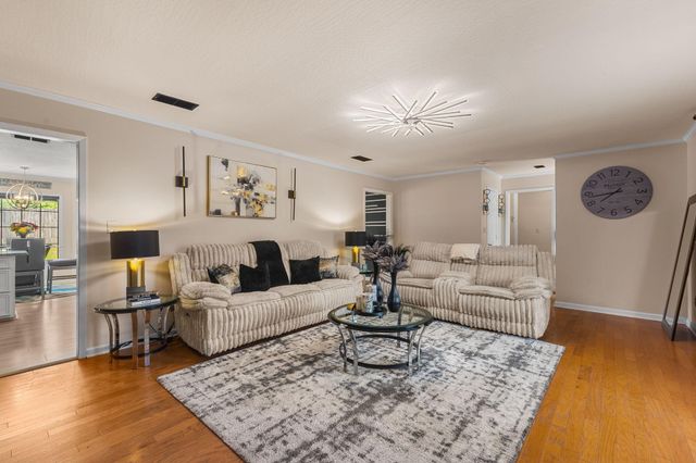 107 Chesterfield Rd., Hattiesburg, MS 39402