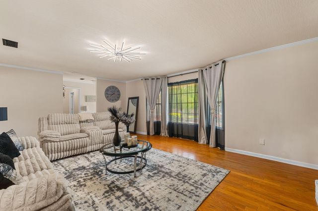 107 Chesterfield Rd., Hattiesburg, MS 39402