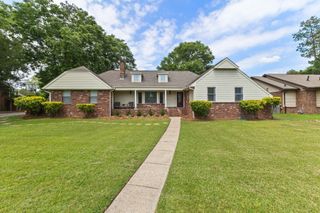 107 Chesterfield Rd., Hattiesburg, MS 39402