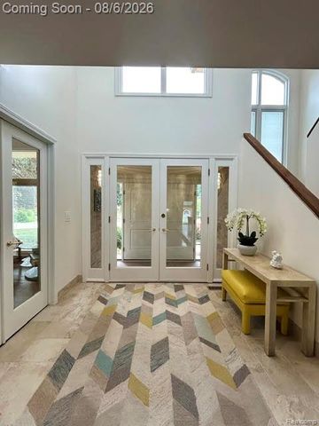 2123 McIntosh Drive, Troy, MI 48098