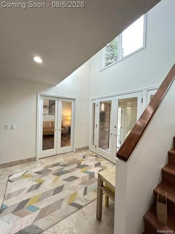 2123 McIntosh Drive, Troy, MI 48098