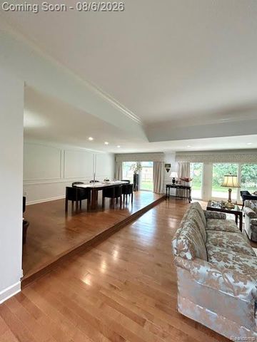 2123 McIntosh Drive, Troy, MI 48098