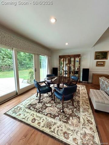 2123 McIntosh Drive, Troy, MI 48098