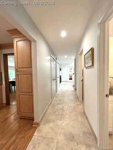 2123 McIntosh Drive, Troy, MI 48098