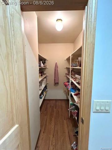 2123 McIntosh Drive, Troy, MI 48098