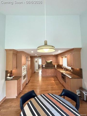 2123 McIntosh Drive, Troy, MI 48098