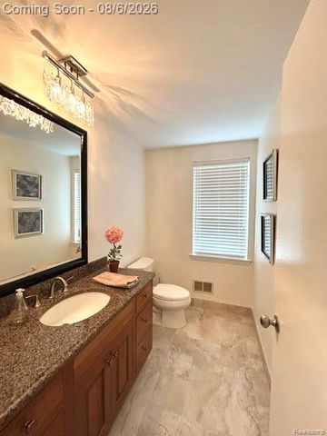 2123 McIntosh Drive, Troy, MI 48098