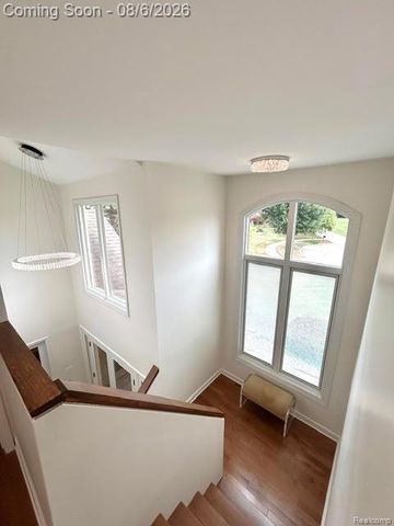 2123 McIntosh Drive, Troy, MI 48098
