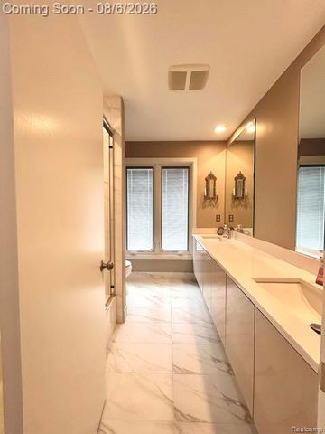 2123 McIntosh Drive, Troy, MI 48098
