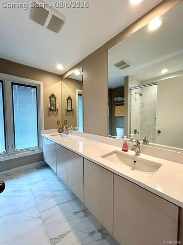 2123 McIntosh Drive, Troy, MI 48098