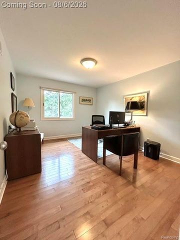 2123 McIntosh Drive, Troy, MI 48098